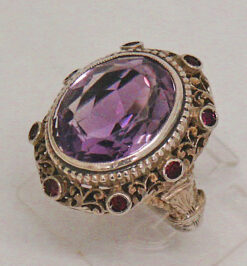 r09/ Ring, Amethyst Ring, Silver, 8 Amethyst roses, 19th century, Italy