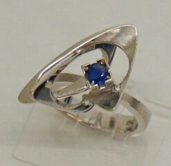 Sapphire Ring, white gold 18 ct
